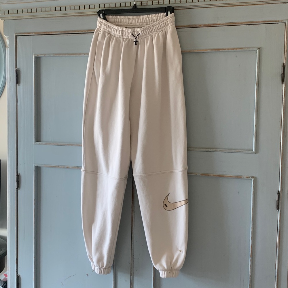 Nike Sportswear Swoosh High-rise Joggers Cream XS